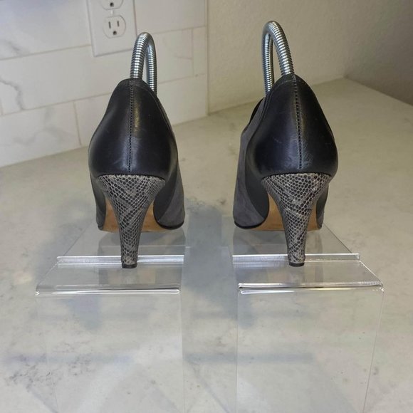 Elegant and Unique: Donald J Pliner Suede Leather Slip On Heels Size 8 - Picture 4 of 6